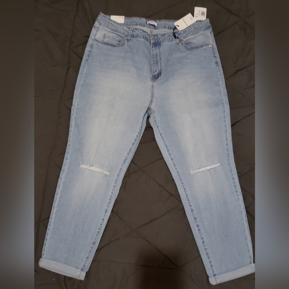 Forever 21 Distressed Boyfriend Jeans NWT size 16